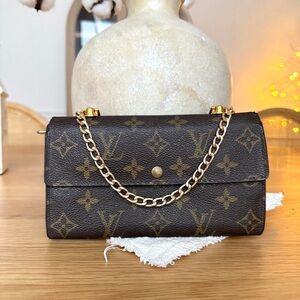 ✅AUTHENTIC✅LOUIS VUITTON WALLET ON A CHAIN